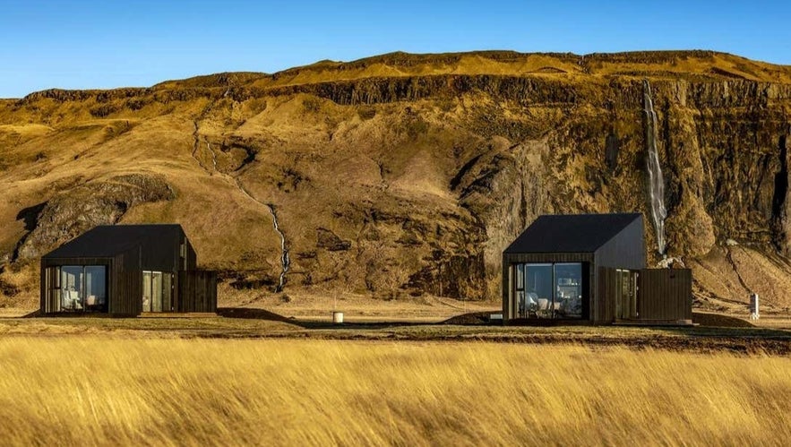 In de buurt van de waterval Seljalandsfoss vind je knusse accommodaties