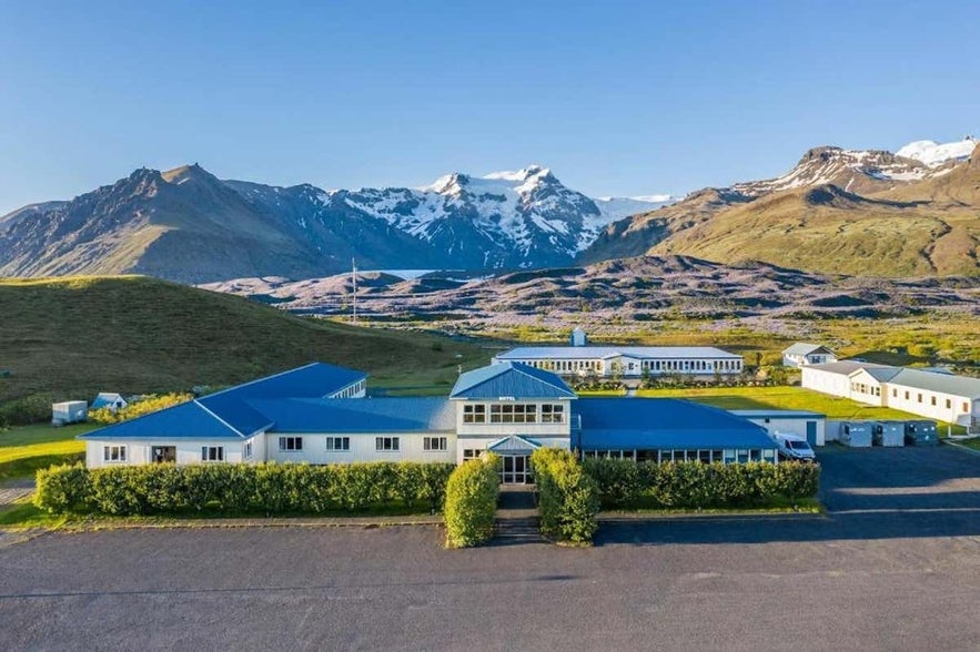 Hotel Skaftafell is just under the Vatnajokull glacier Hotel Skaftafell is just under the Vatnajokull glacier