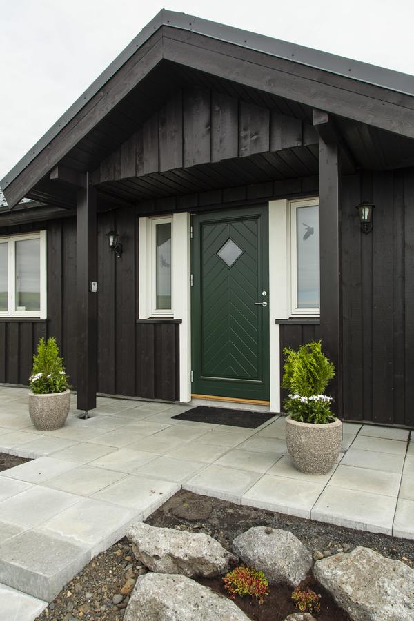 冰岛南部带露台的康霍尔小屋 | Kornholl Cottage With Terrace in South Iceland