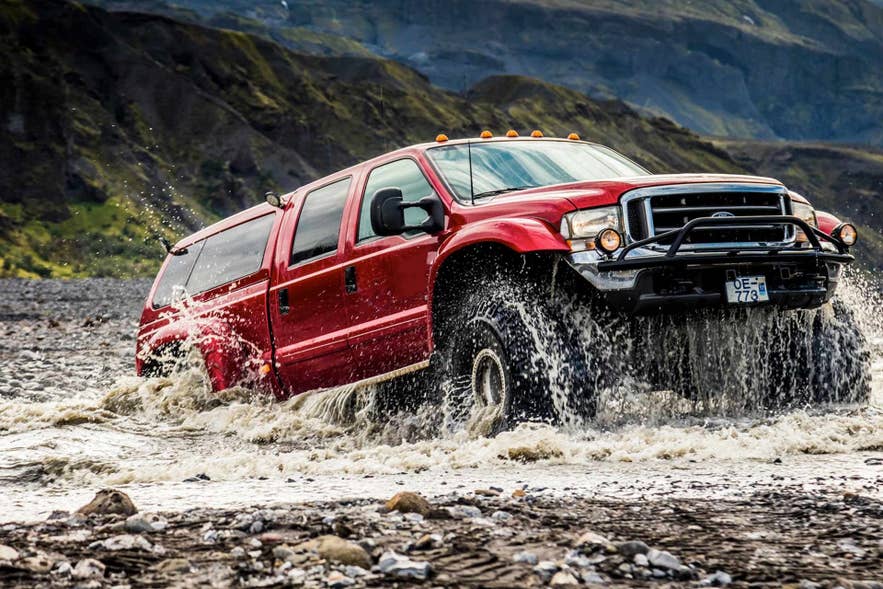 Driver maintaining the same gear while crossing a river in a 4x4.