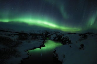 Mesmerizing 4-Hour Northern Lights Minibus Tour with Reykjavik Transfers