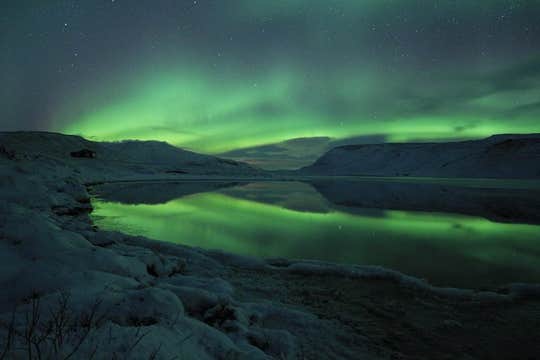 Mesmerizing 4-Hour Northern Lights Minibus Tour with Reykjavik Transfers