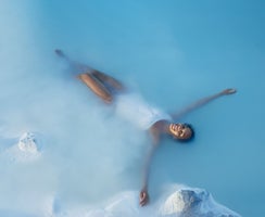 Rilassarsi alla Laguna Blu in Islanda