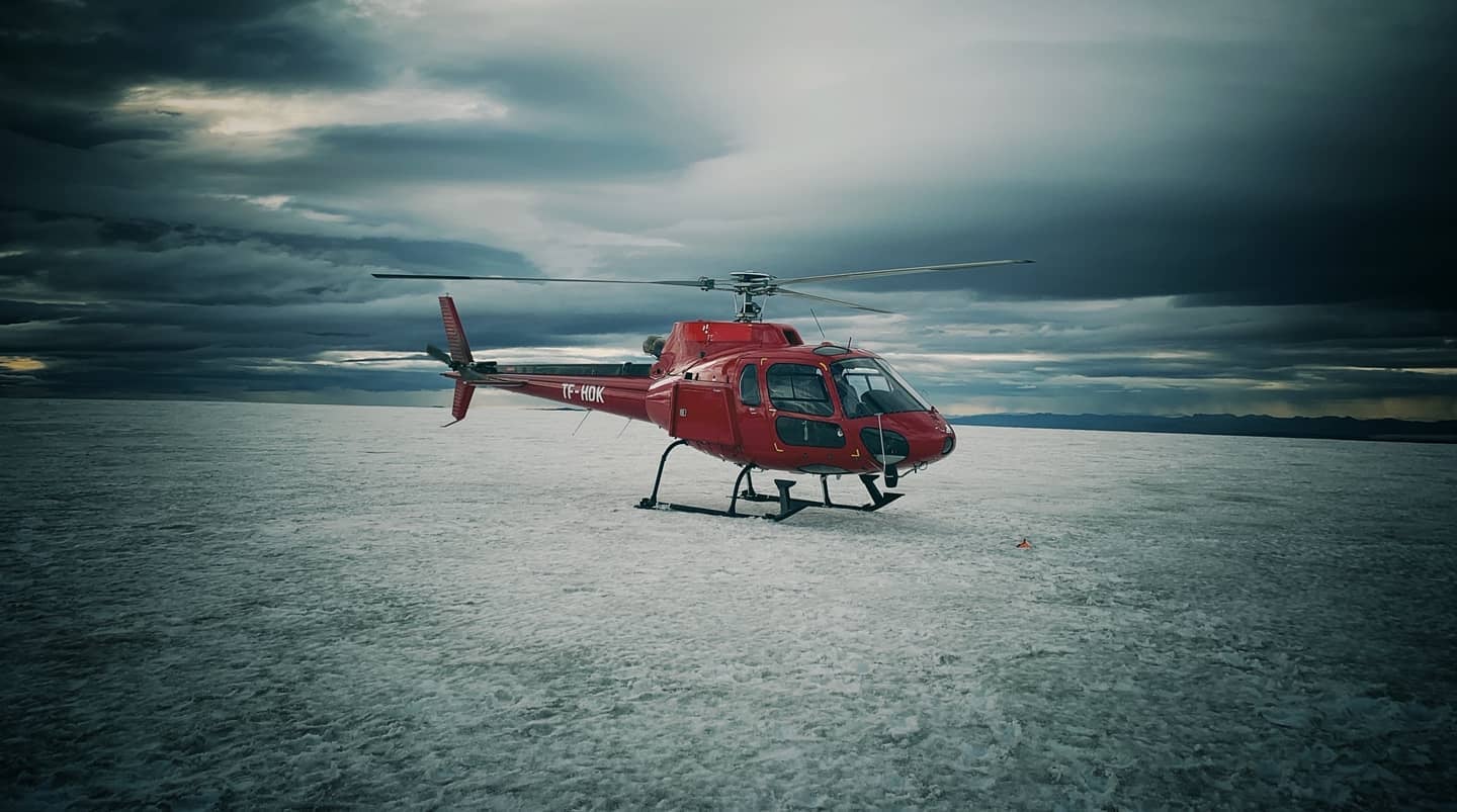 Langjokull glacier boasts vast expanses of ice, snow, and mountains.