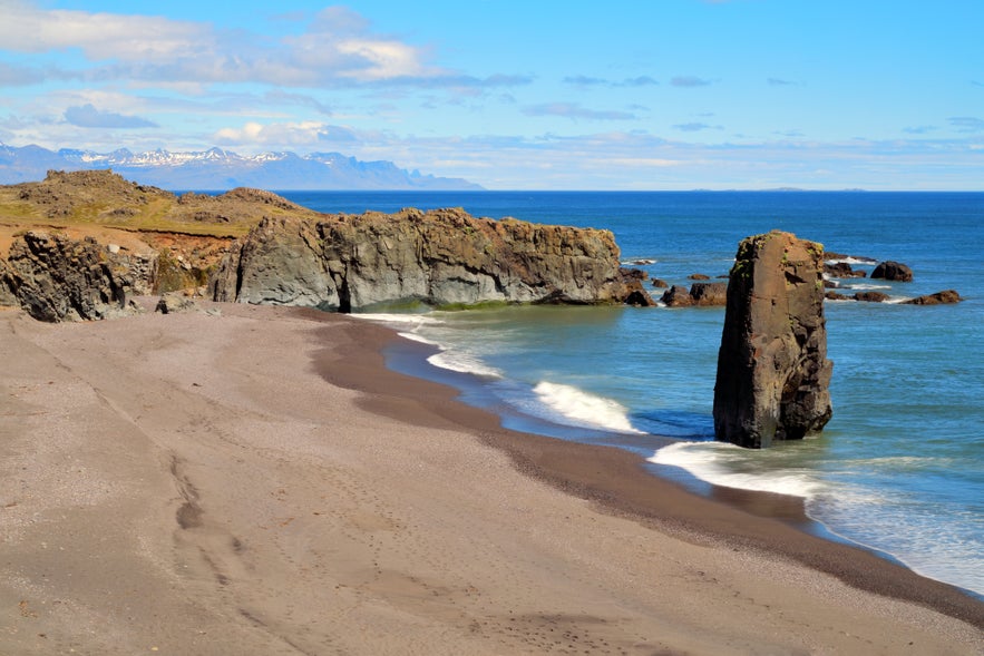 Seaside view at Höfn beach in Iceland, a peaceful stop on the southeast coast.
