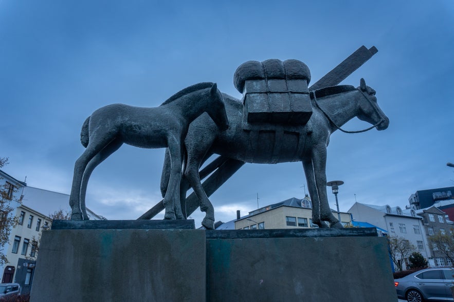 Klyfjahestur statue at Hlemmur Reykjavik