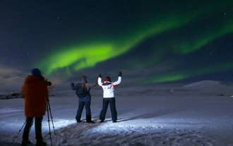 Este tour de auroras boreales desde Reikiavik incluye fotos gratuitas.