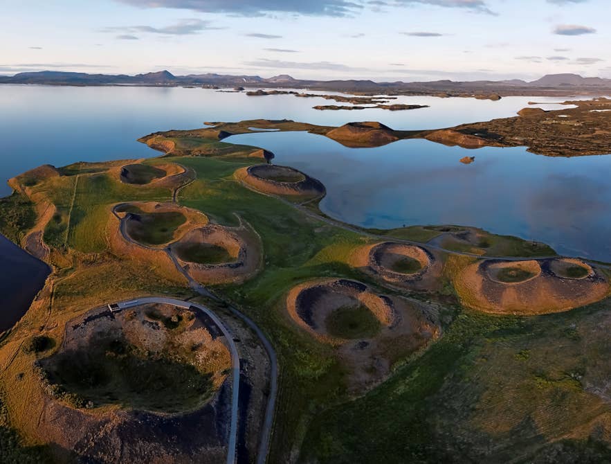 Der Myvatn-See und das umliegende Geothermalgebiet in Nordisland