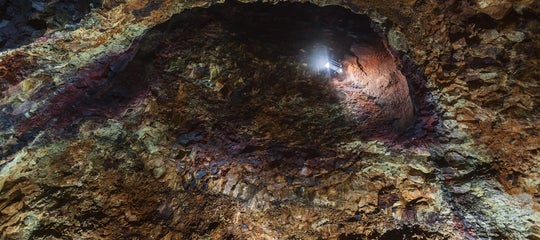 Þríhnúkagígur_inside volcano_southwest_summer_no watermark.jpg