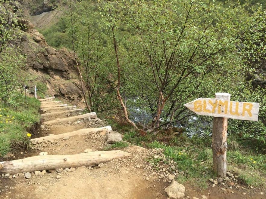 Der Weg zum Glymur ist gut begehbar