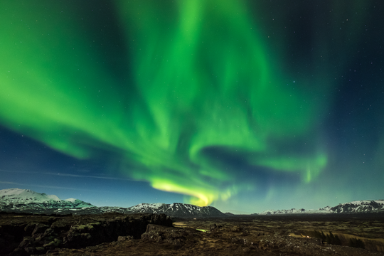 Mesmerizing 4-Hour Northern Lights Minibus Tour with Reykjavik Transfers