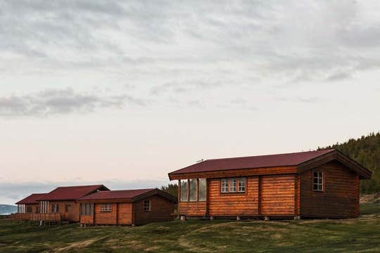 Snaelda Cottage Near Dalv&iacute;k With Grill and Hot Tub
