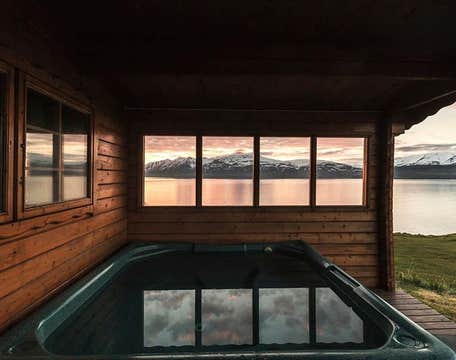 Snaelda Cottage Near Dalvík With Grill and Hot Tub