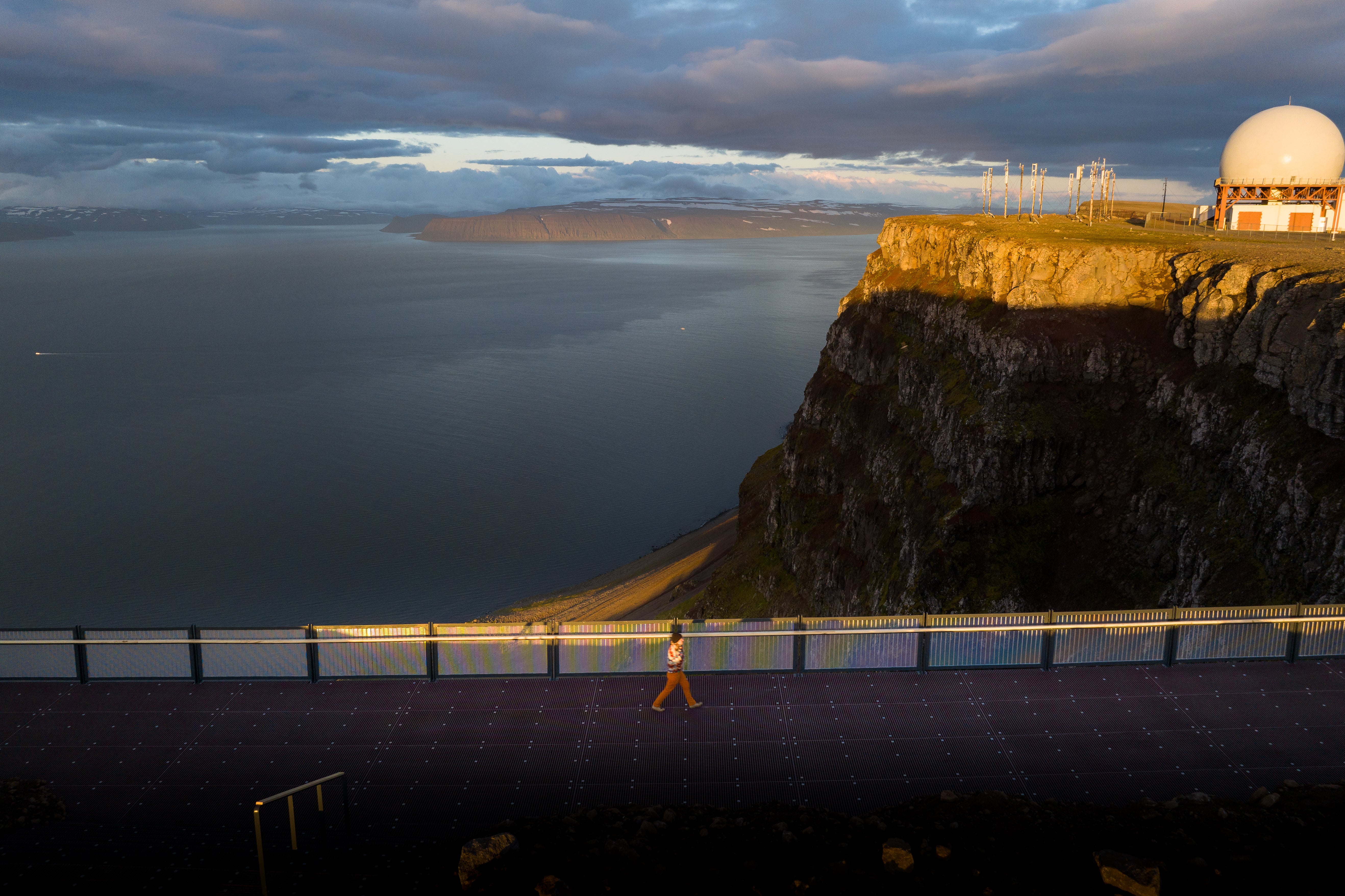 A guest walks along the viewing platform on Mount Bolafjall.