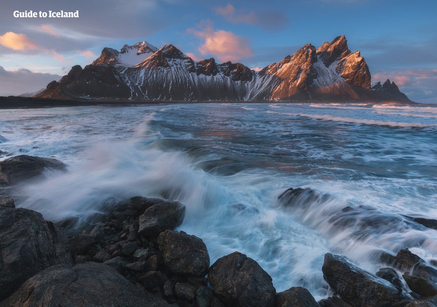 De berg Vestrahorn is het hele jaar door een bezoekje waard.