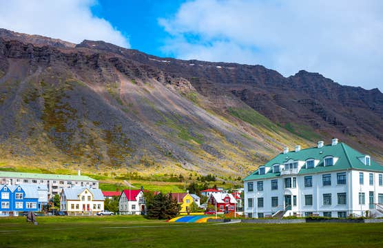 Affordable 3-Hour Bus Transfer from Brjanslaekur Port to Isafjordur with Westfjords Sightseeing