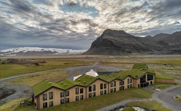 El Hotel Jokulsarlon, también conocido como Glacier Lagoon Hotel, está rodeado de impresionantes vistas a montañas y glaciares.