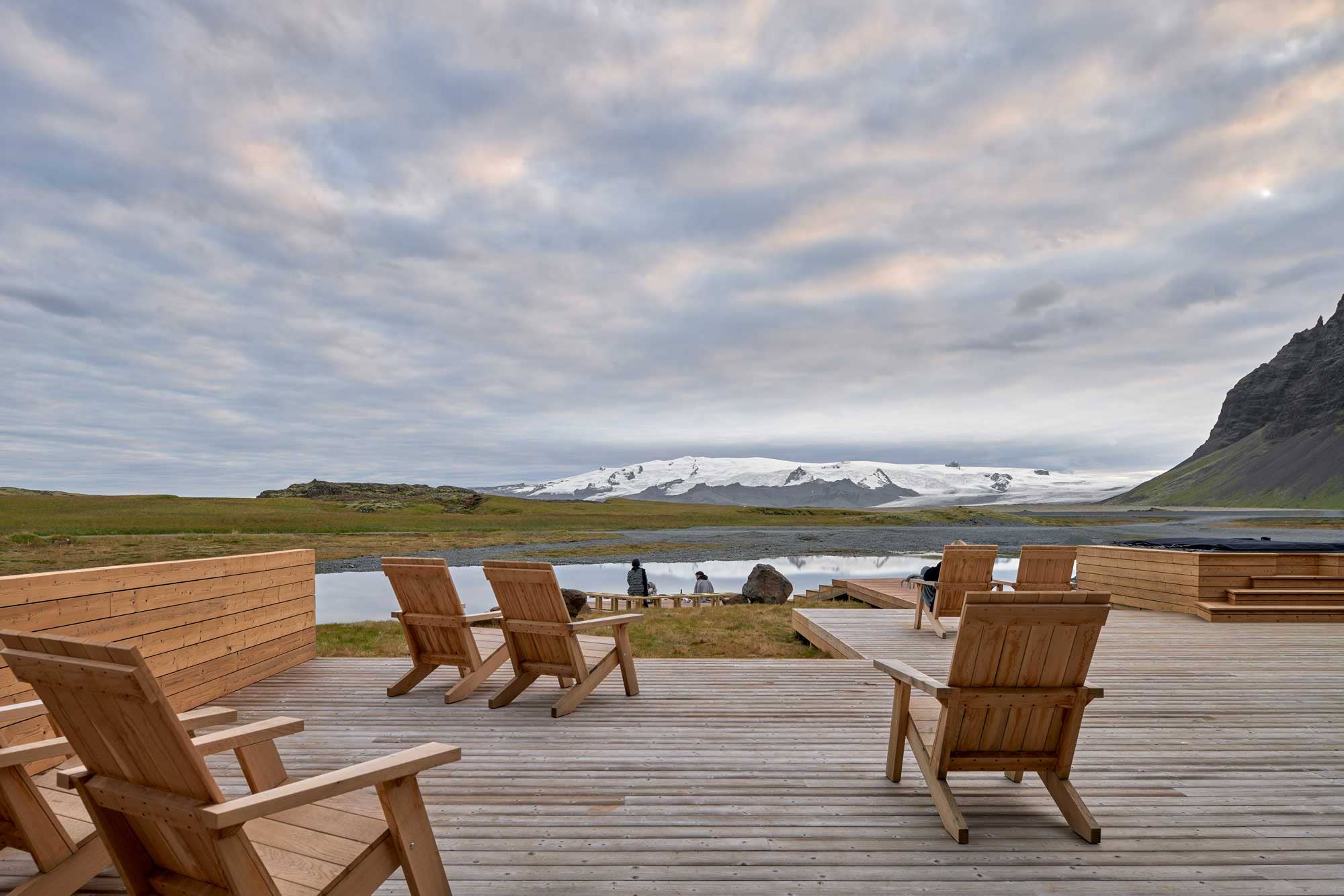 Hotel Jokulsarlon (Glacier Lagoon Hotel) has an outdoor area where you can relax, enjoy hot tubs, and see breathtaking nature.