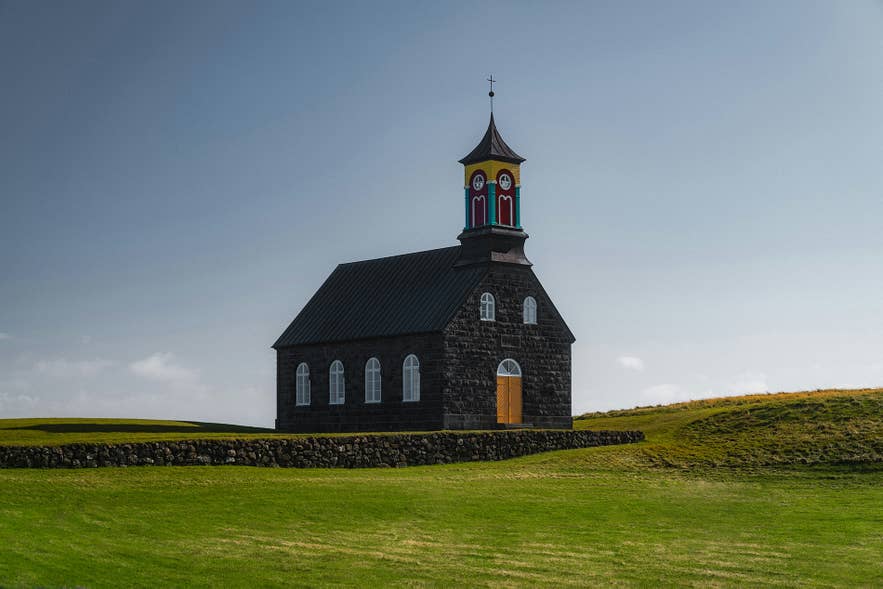 Die Hvalsneskirkja ist eine wunderschöne Kirche in Island