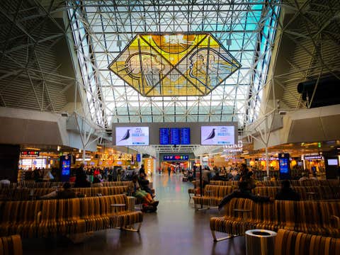 Private 1-Hour Luxury Transfer from Skarfabakki Harbor to Keflavik Airport