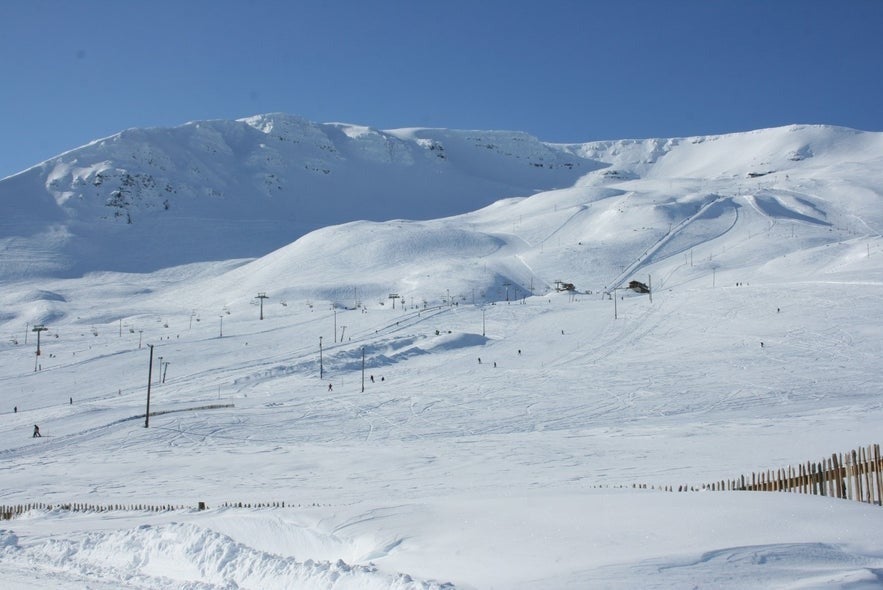 Hlidarfjall tilbyder glimrende muligheder for at stå på ski.