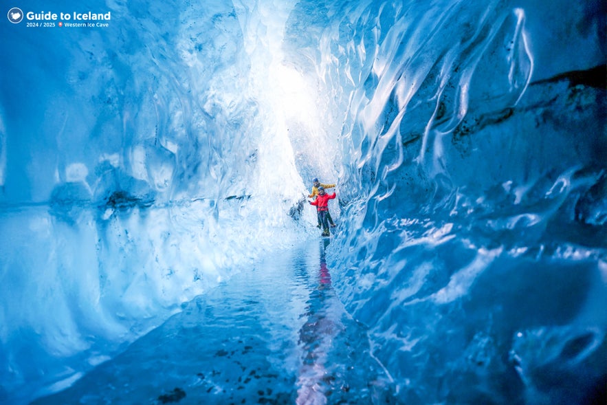 La Grotte de Glace de l'Ouest est connue pour son sentier de glace sinueux.