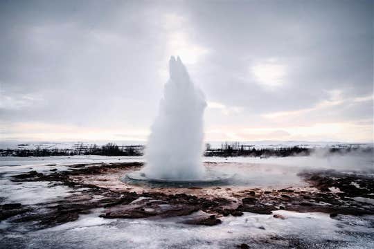 Private 8.5-Hour Golden Circle and Northern Lights Tour with Food, Drinks, & Transfer from Reykjavik