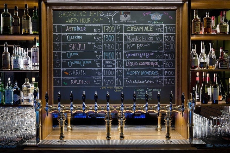 Il est préférable de se rendre dans les bars de Reykjavik pendant les happy hours.