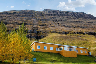 Hafaldan HI Hostel - Harbour Building is located near a fjord and mountain in Seydisfjordur.