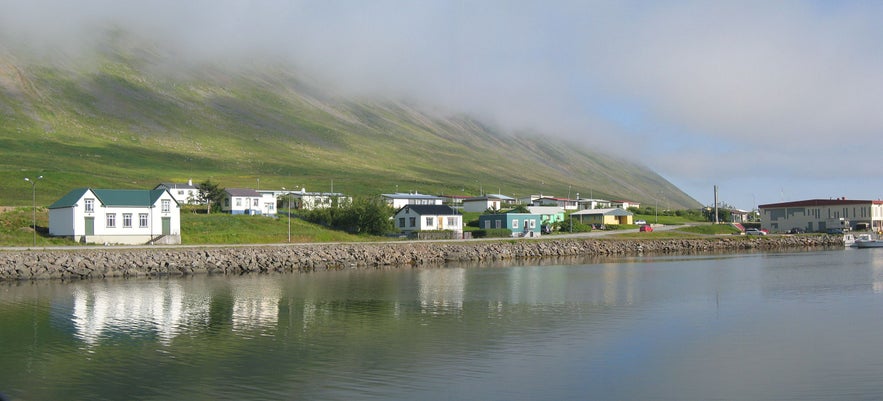 Súðavík渔村位于冰岛西峡湾地区