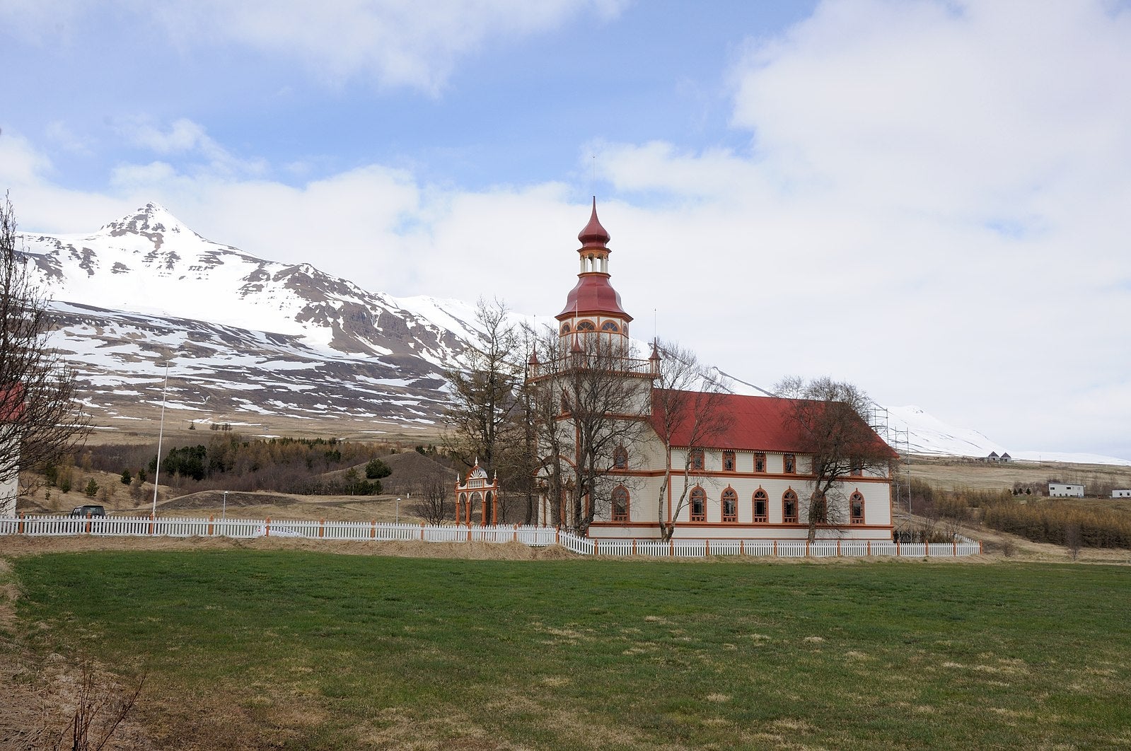 1599px-2014-04-30_13-02-04_Iceland_-_Akureyri_Akureyri.jpg