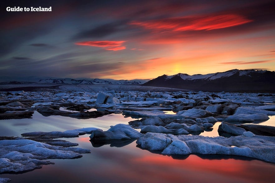 In the southeast of Iceland, you'll find a glacier lagoon filled with large chunks of ice. This ice lagoon has become one of Iceland's most popular attractions due to its immense beauty.