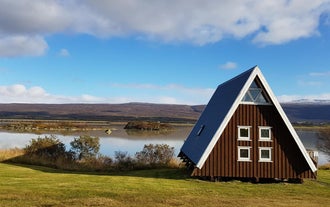 水怪度假屋享有绝美湖景。