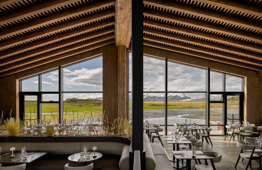 Der er restauranter nær gletsjerlagunen, blandt andet Gunna á Leiti på Hotel Jokulsarlon Der er restauranter nær gletsjerlagunen, blandt andet Gunna á Leiti på Hotel Jokulsarlon