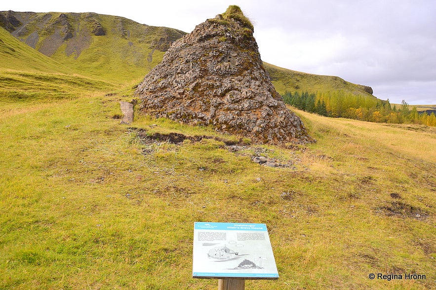 Hildishaugur burial mound in Kirkjubæjarkalustur Hildishaugur burial mound in Kirkjubæjarkalustur