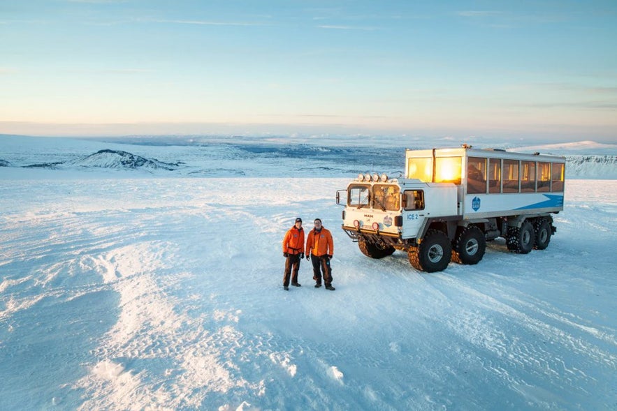 De ijstunnel ligt bij de top van de Langjokull-gletsjer