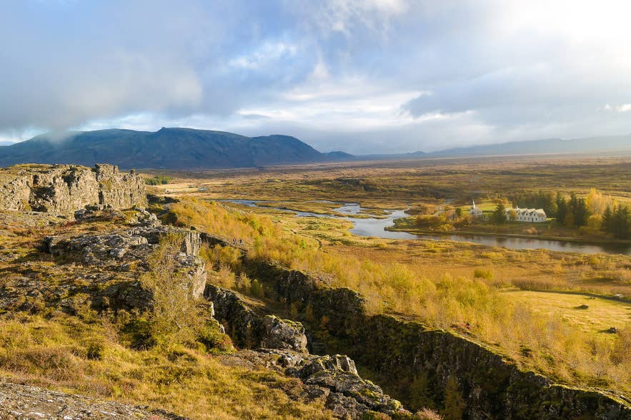 Der Thingvellir-Nationalpark liegt auf einer vulkanischen Spalte. Der Thingvellir-Nationalpark liegt auf einer vulkanischen Spalte.
