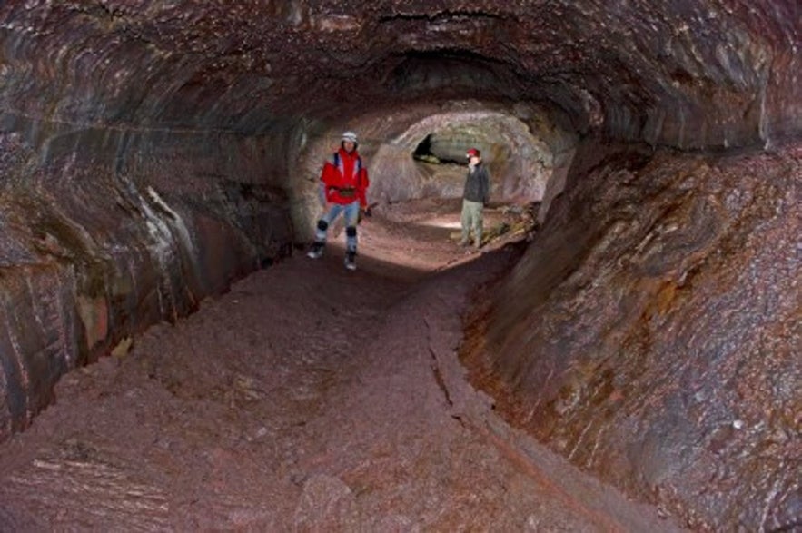 Buri es una desconocida cueva en Islandia