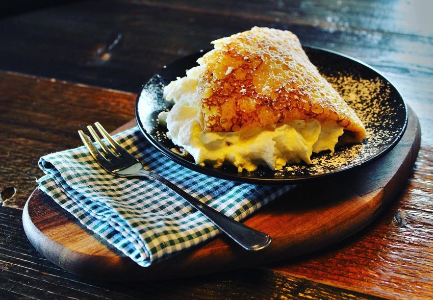 Icelandic pancake with cream