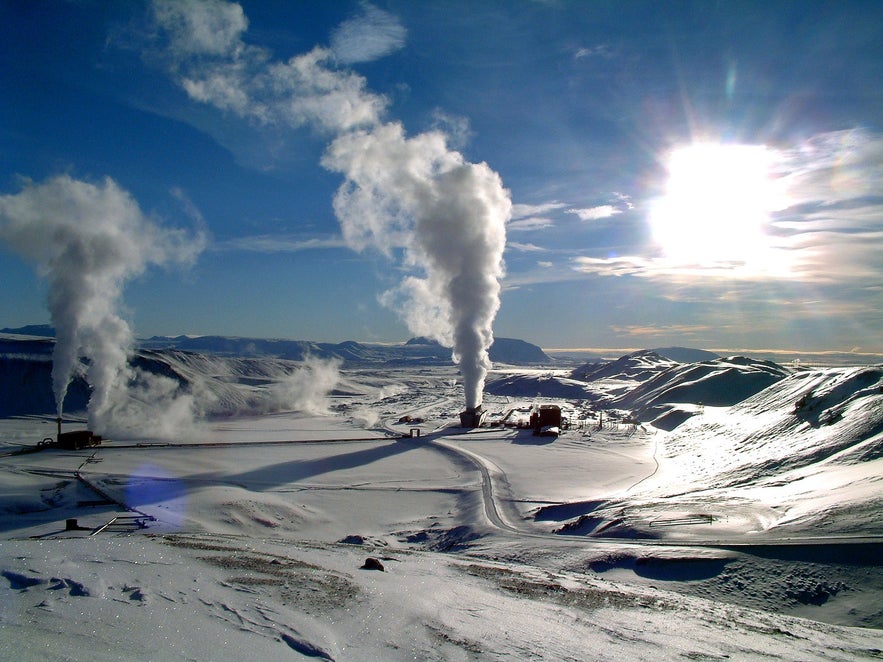 There are many power plants around Iceland.