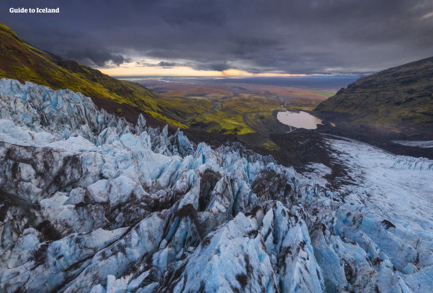 Vatnajokull är en enorm glaciär på Island.