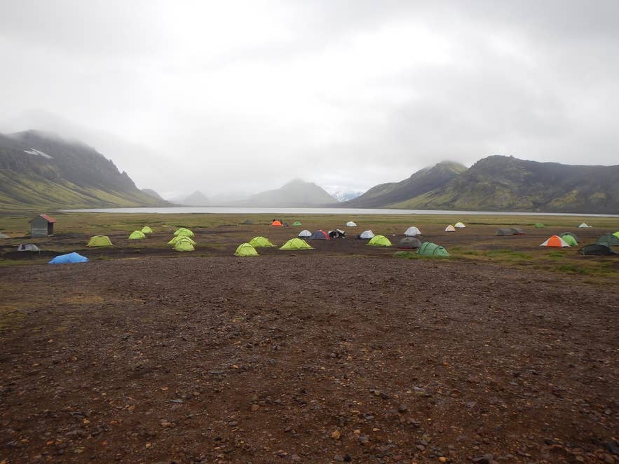 Niet alleen zijn campings in IJsland prachtig, ze bieden ook de mogelijkheid om andere reizigers te ontmoeten en te socialiseren.