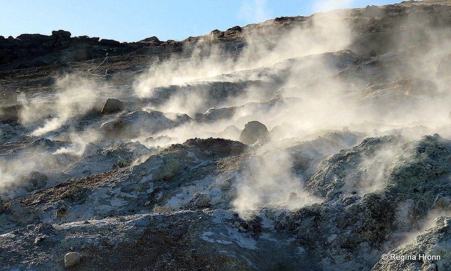 Seltún geothermal area - the hot spring Pínir