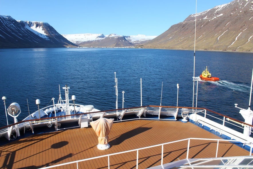 Ocean Travel is one of the most unique ways to circumnavigate Iceland.