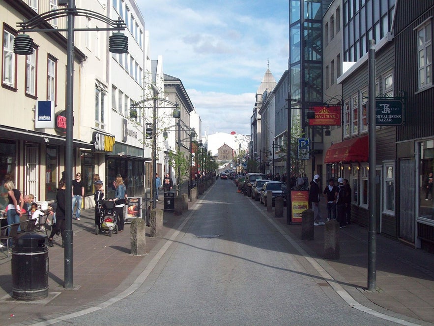 Photo taken from the end of Austurstræti.