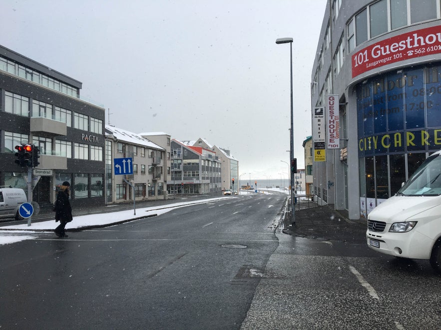 Snorrabraut łączy Hlemmur i Laugavegur.