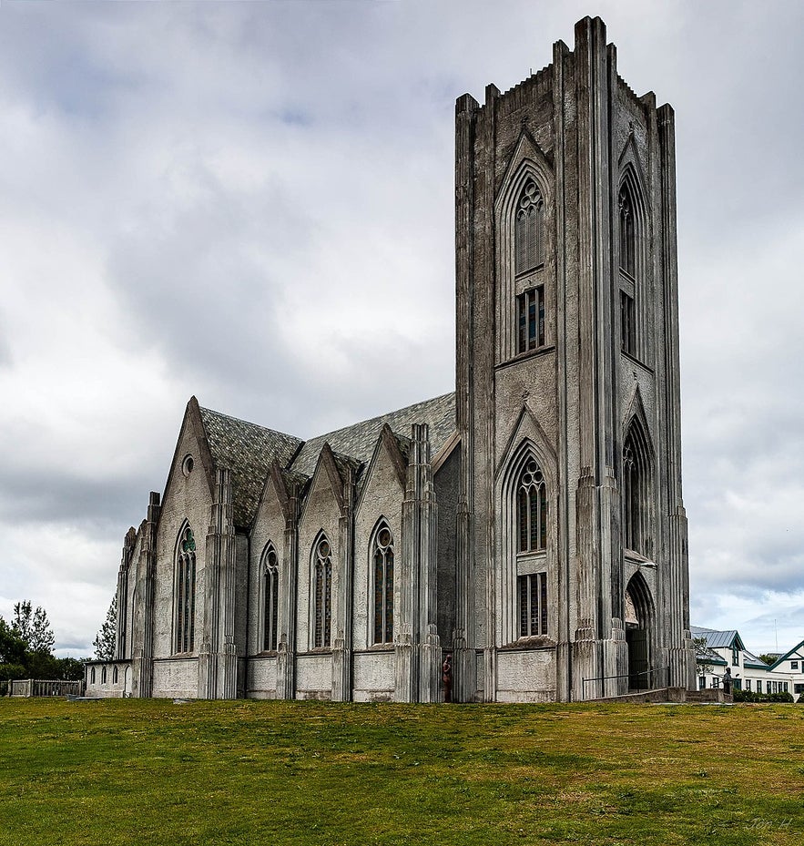 Innan Hallgrimskirkja byggdes var Landakotskirkja den största kyrkan på Island.
