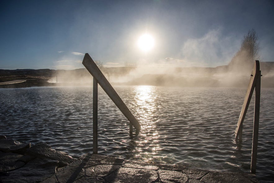 Secret Lagoon es uno de los lugares más bellos de Islandia.