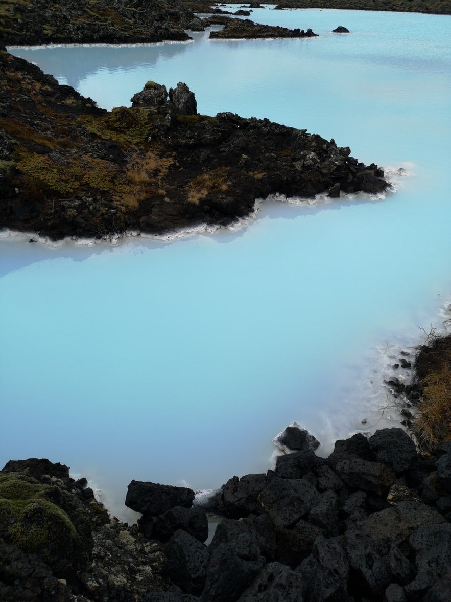 De Blue Lagoon is, in tegenstelling tot wat vaak wordt gedacht, geen natuurlijk zwembad in IJsland.