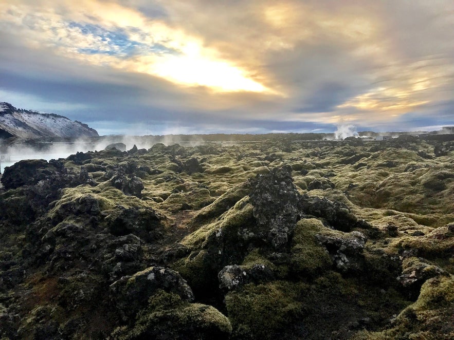 Het water van de Blue Lagoon is rijk aan mineralen.